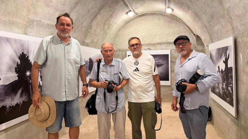 VIDEO: U vojnom tunelu na Biševu otvorena izložba koja posjetitelje vraća u Dalmaciju kakva je nekad bila