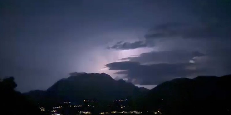VIDEO Munje parale nebo iznad Makarske