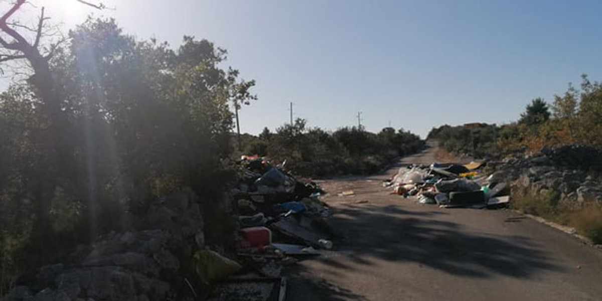 NI PRASCI SE NE BI POSRAMILI: Ovako izgleda jedina cesta prema prelijepoj dalmatinskoj uvali!