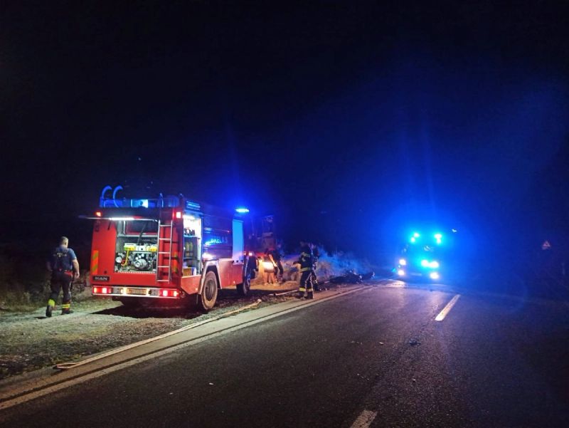 FOTO Nakon što je sletio s ceste planuo motocikl