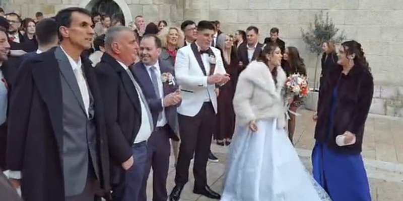 VIDEO Gradonačelnik ženi sina, pogledajte feštu u centru Sinja