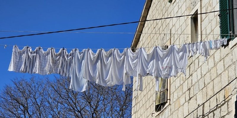 Kako napraviti domaći omekšivač od prirodnih sastojaka koji njeguje tkanine i dom?