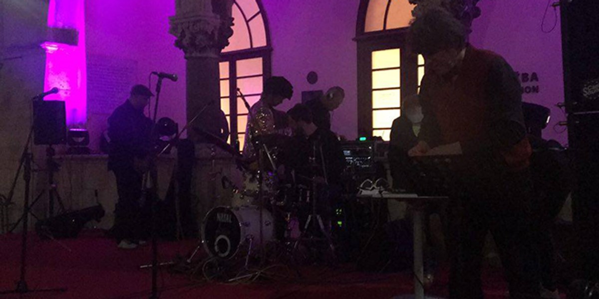 VIDEO Splićani kao Krnju zapalili - dva mobitela, Ivan Pernar i Ava Karabatić zapjevali Zečićev hit 'Ima li nade za nas'