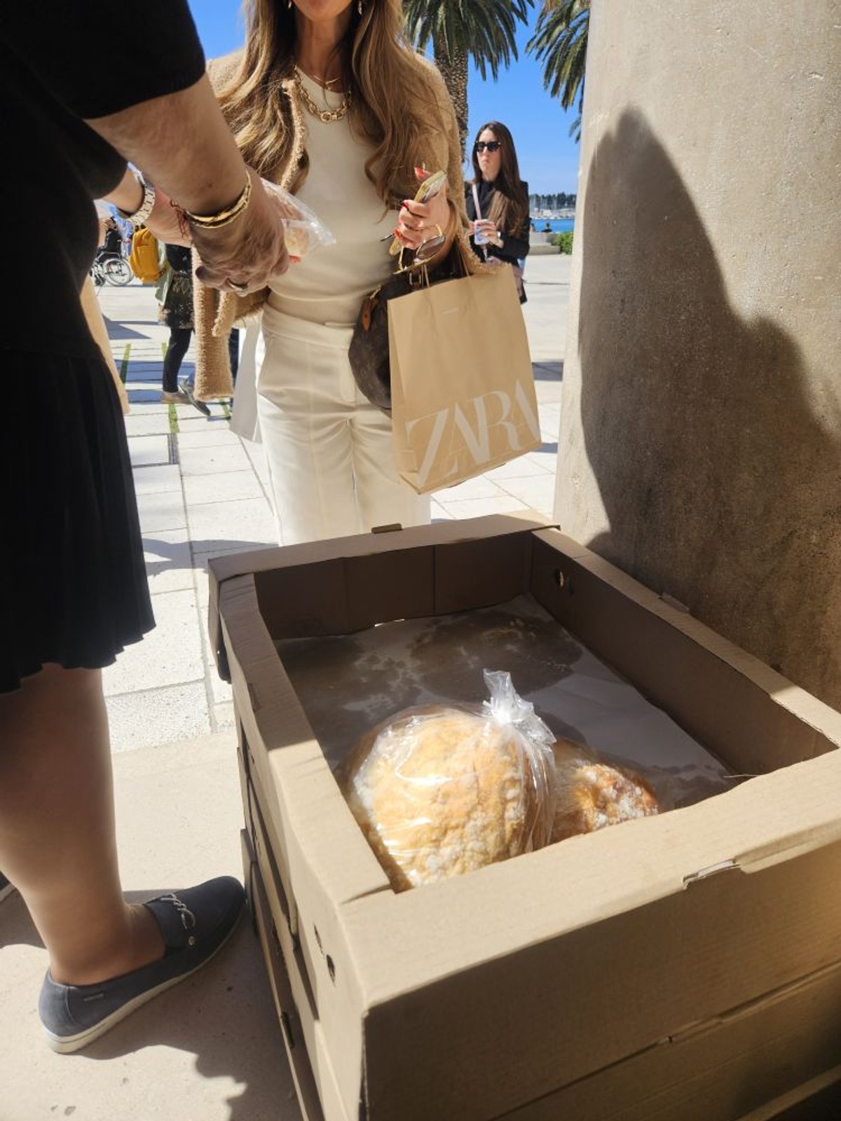 Splićani Splićanima dijelili sirnice