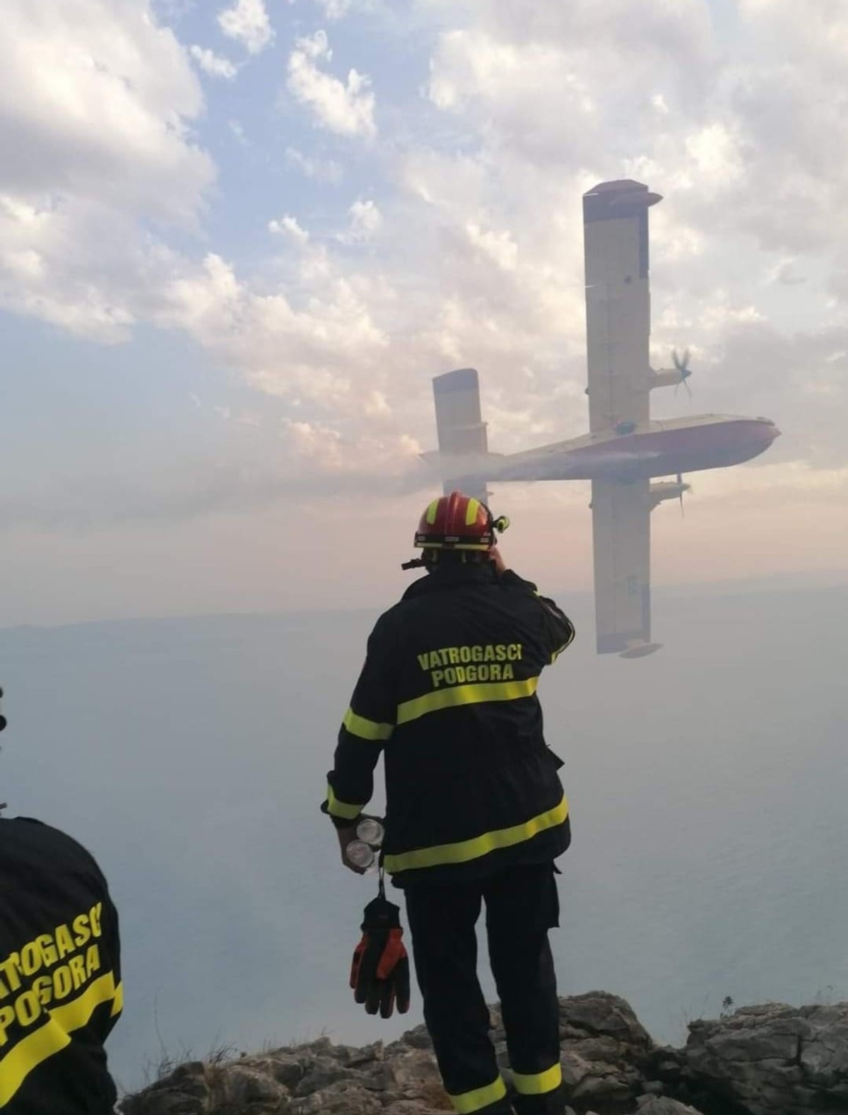 POŽAR NA MAKARSKOJ RIVIJERI Gori Kraljev gaj kraj Tučepa