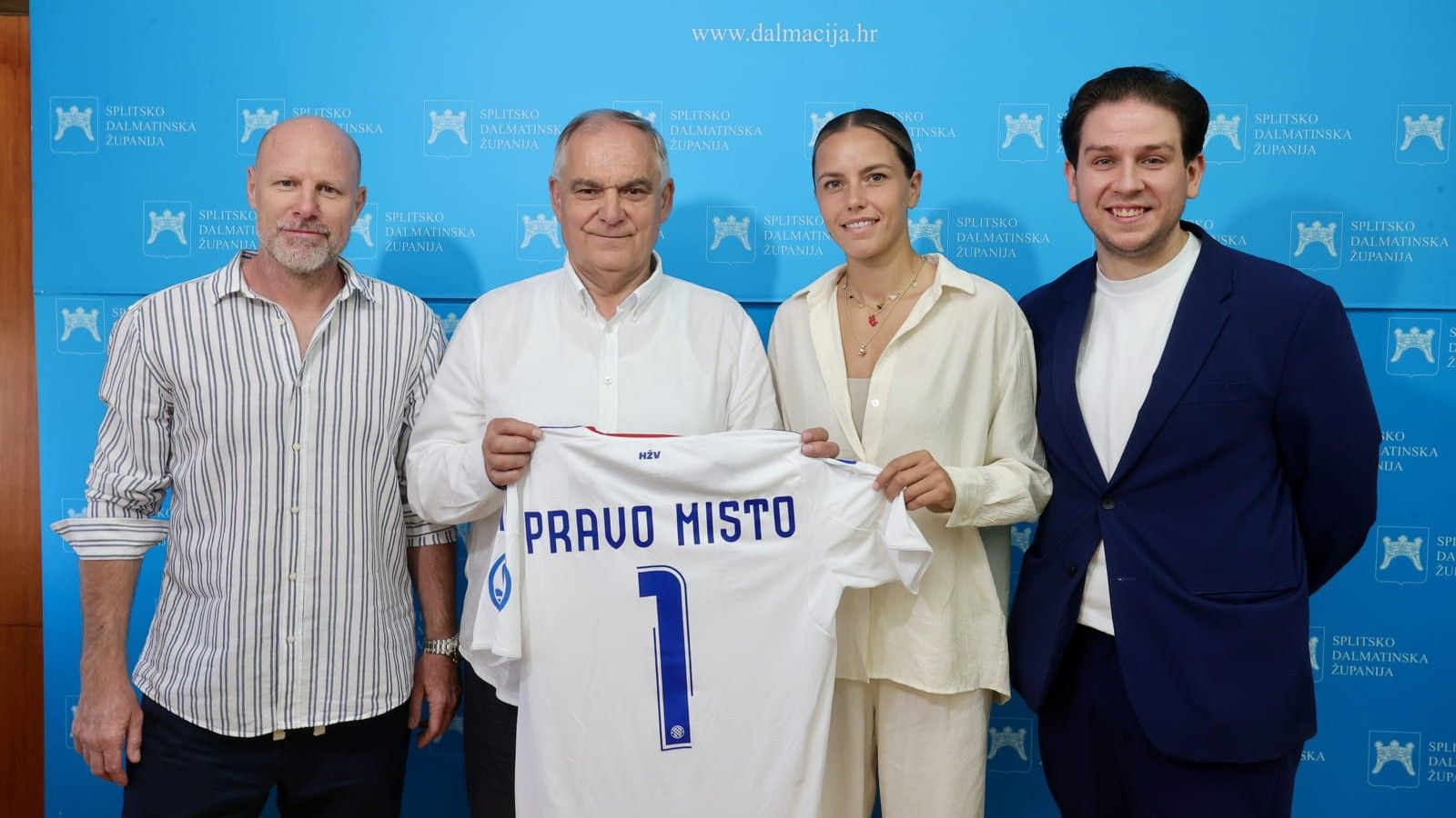 FOTOGALERIJA Župan ugostio nogometašice Hajduka, posebno istaknuo zanimljivu činjenicu o njima