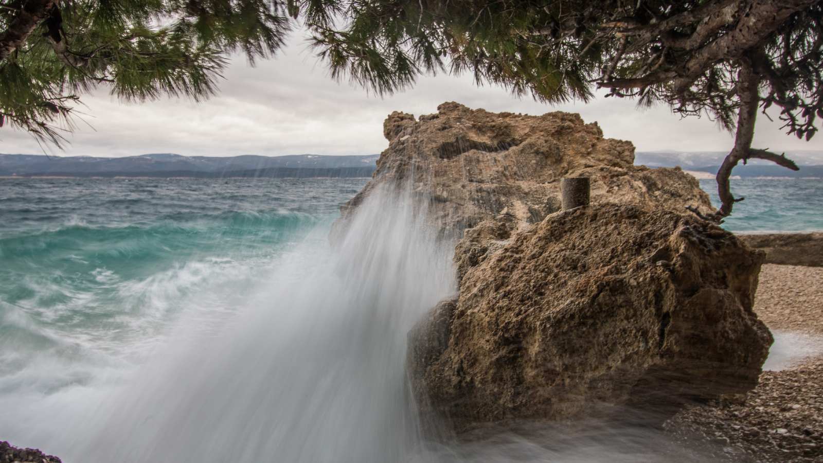Jugo će danas na otocima biti olujno, a onda stiže bura