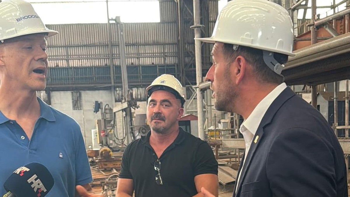 FOTO/VIDEO 'Kao da prolazite kroz Vukovar': Šutinu konferenciju za medije 'zapaprio' glasnogovornik škvera