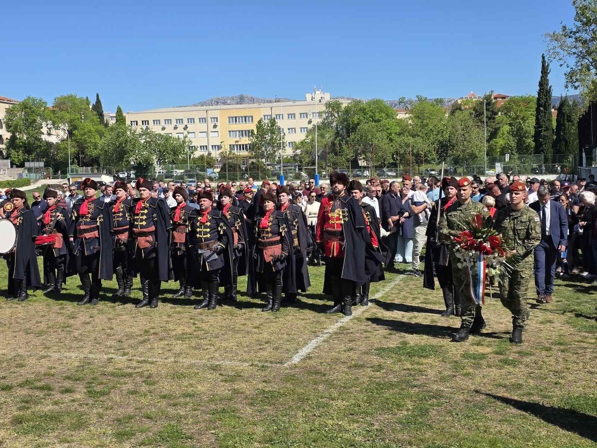 Polaganje vijenaca na Starom placu