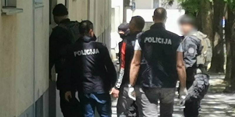FOTOGALERIJA Policija pretražuje stan Deana Majstorovića u Spinutu