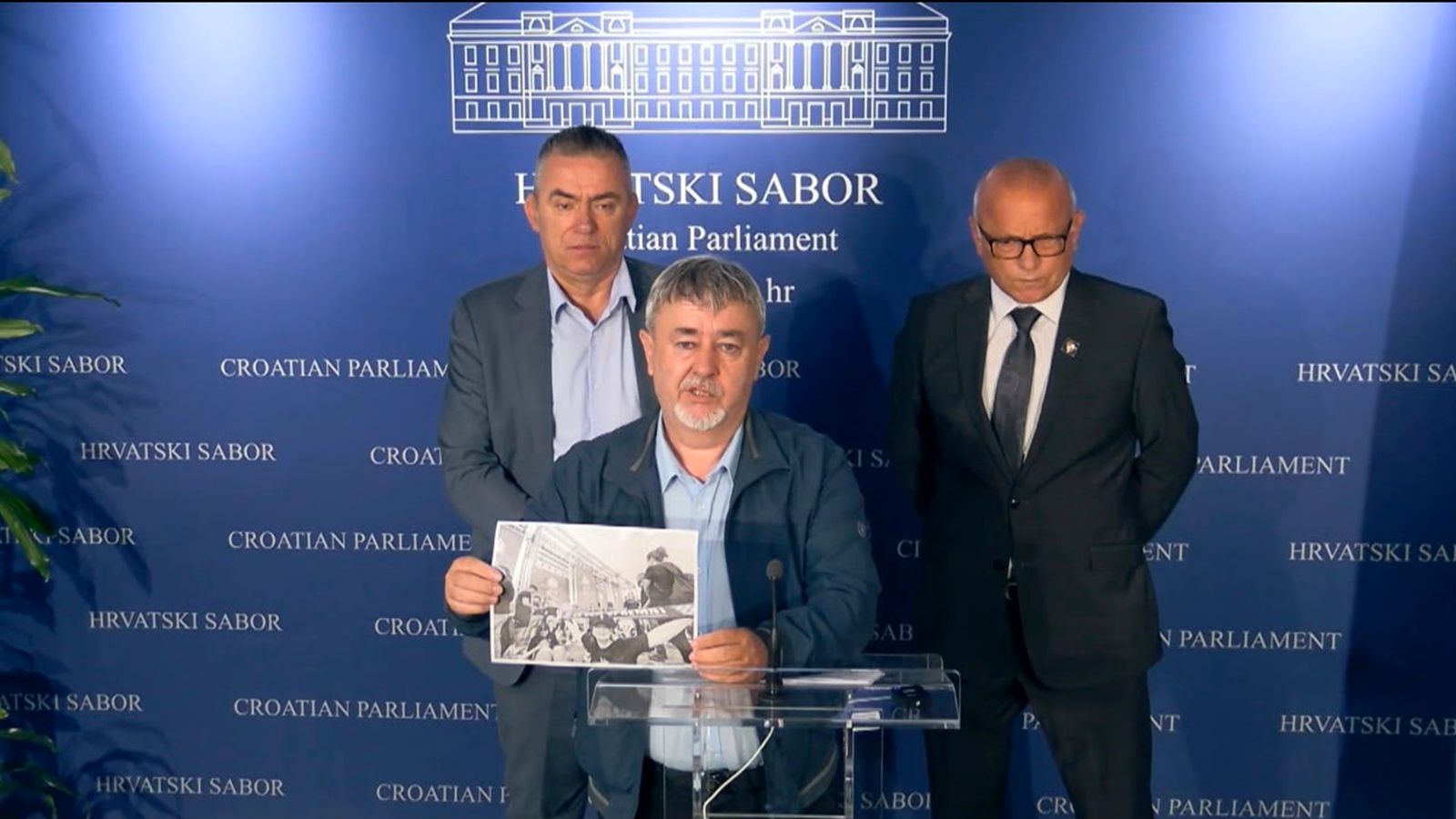 JOSIĆ I MARKUŠ: Progone se ljudi koji nose legalna obilježja HOS-a