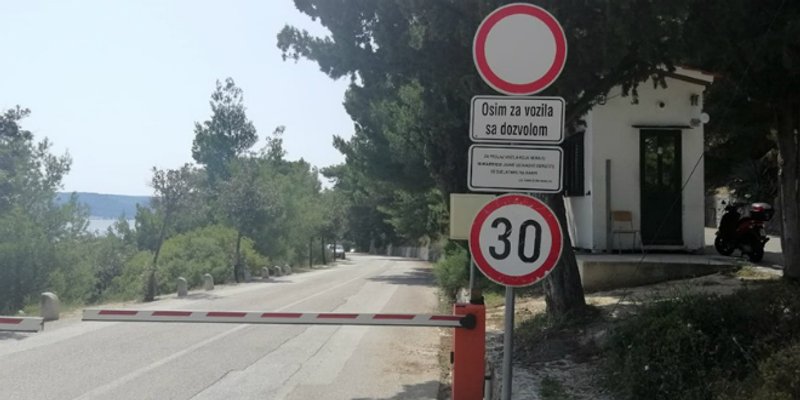 RAMPE NA MARJANU Automobilima nema prolaska dalje od Kašjuna, ni na plažu se neće moći kao do sada