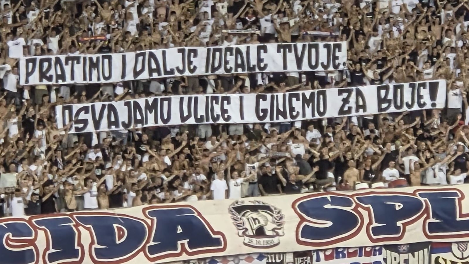 Torcida posvetila poruku preminulom navijaču