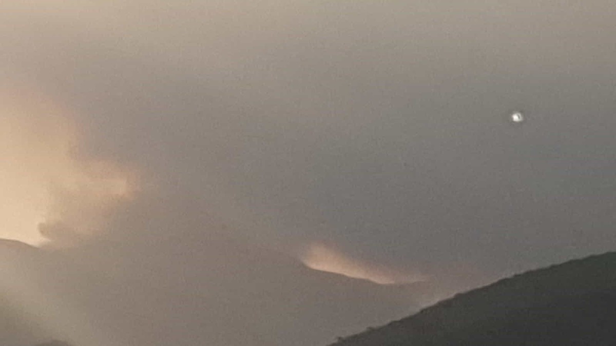 FOTO/VIDEO Izbio novi požar na Pelješcu, hitno preusmjerena dva kanadera iz Omiša!