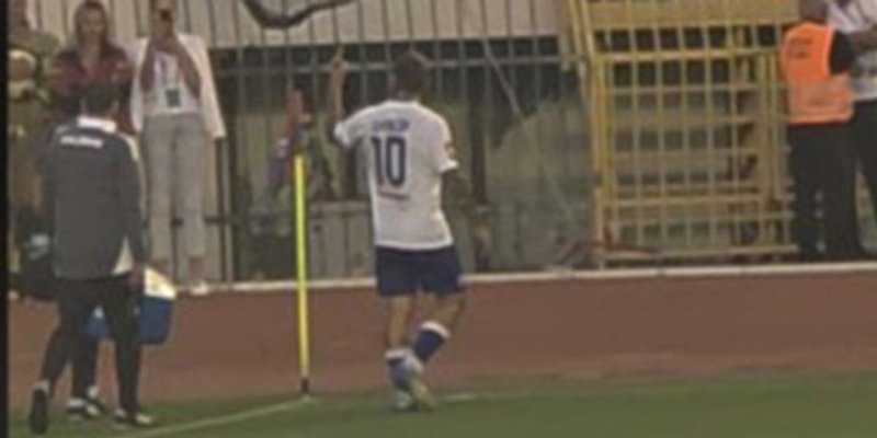 Livaja prošao ispod Armade, a onda im pokazao srednji prst