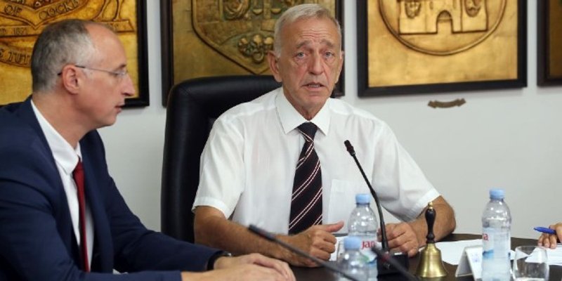 GOTOVA SJEDNICA O ZAGAĐENJU Predsjednik Gradskog vijeća tražit će informacije od Luke d.d. i Državnog inspektorata 