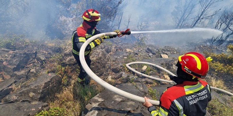 Vatrogasci u Splitsko-dalmatinskoj županiji imali niz intervencija: Gorjelo u Sumartinu, Solinu i Kučinama