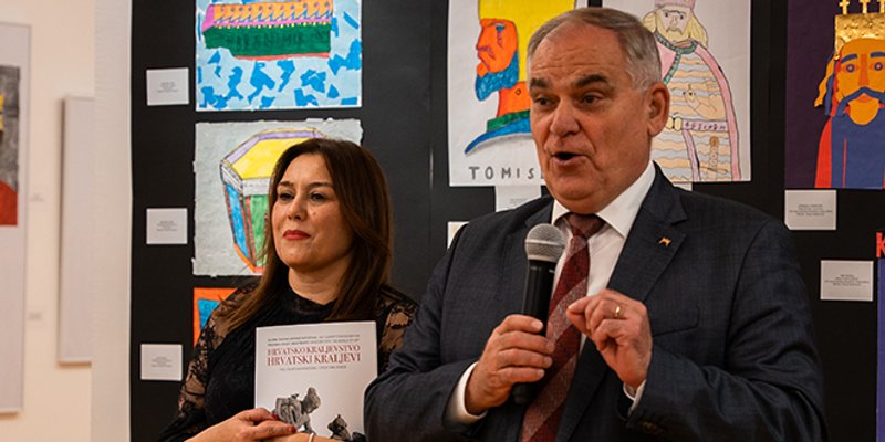 U Sveučilišnoj galeriji otvorena izložba 'Prozori u svijet umjetnosti - Hrvatsko kraljevstvo/Hrvatski kraljevi'