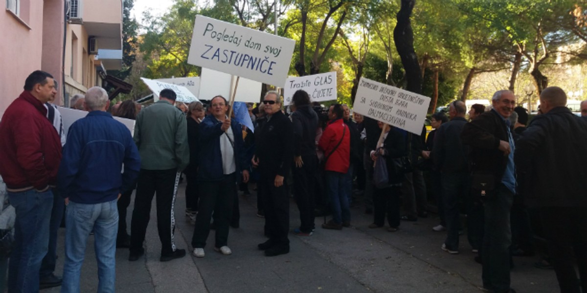 Bivši radnici Dalmacijavina prosvjedovali pred Trgovačkim sudom, DORH-om i Županijom