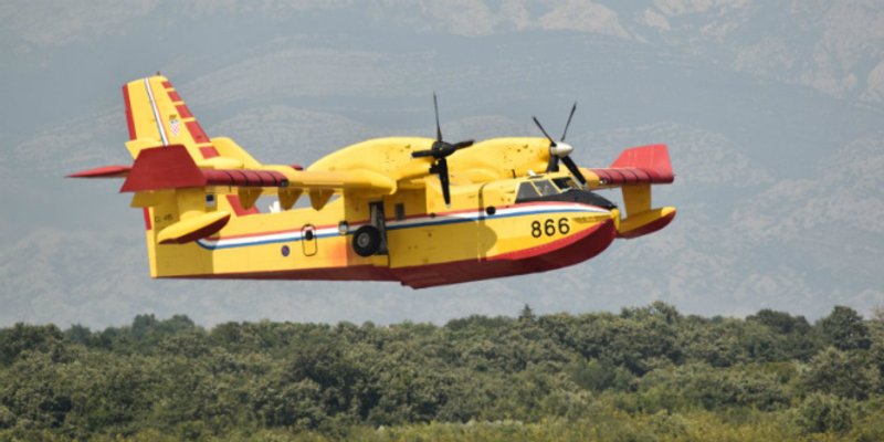 Dva HRZ-ova kanadera upućena u Bosnu i Hercegovinu radi gašenja požara