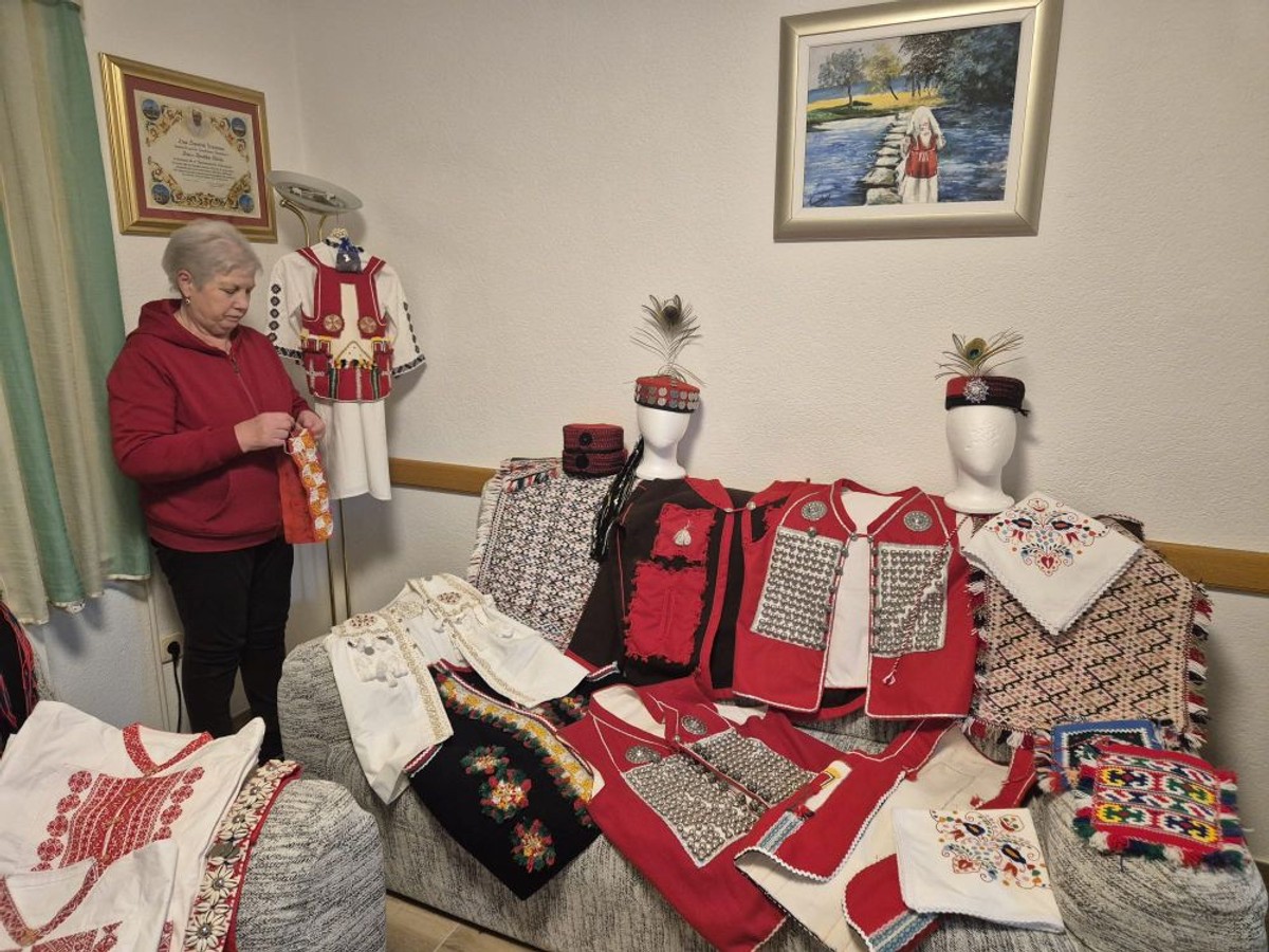 FOTOGALERIJA Bake čuvaju tradiciju izrade nošnji - ponos vrličkog kraja u svakoj niti