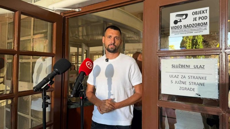 Ivošević sazvao konferenciju, a onda je uslijedio neočekivan prizor: On u Banovini, novinari pred vratima