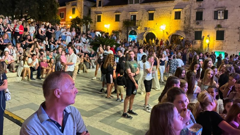 Sve je spremno za Severinu, Makarska se polako zagrijava za koncert