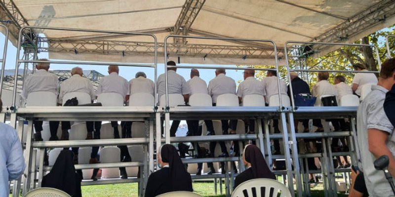 Korona u crkvenom zboru koji je nastupao za proslavu Male Gospe u Solinu 
