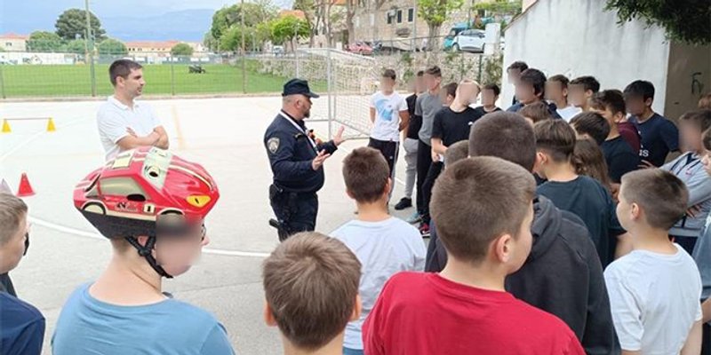 PRVA BICIKLIJADA U POSTIRAMA: Zabava, natjecanje i važne prometne lekcije za osnovnoškolce