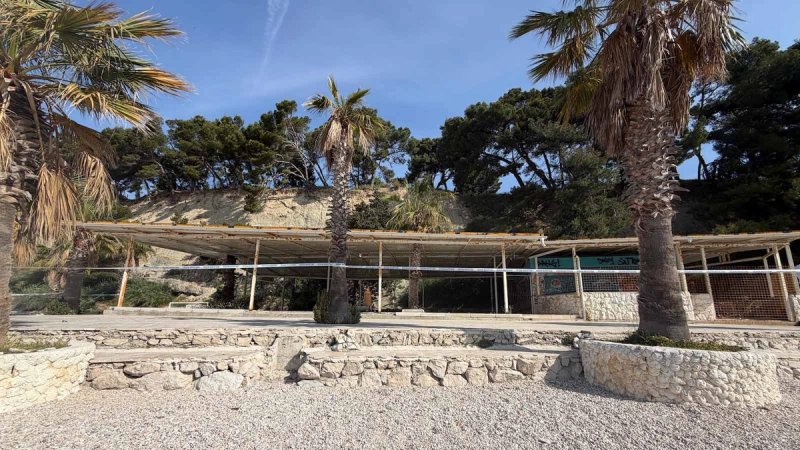 FOTO/VIDEO Rušenje ostataka bivšeg popularnog kafića na Kašteletu