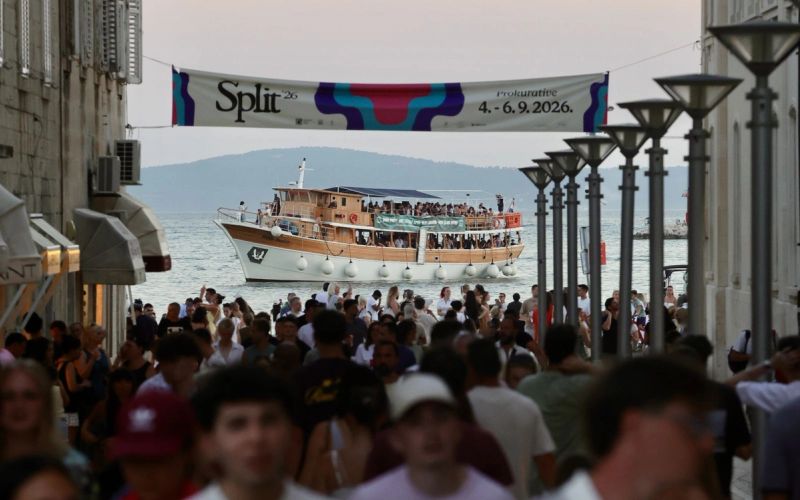 FOTOGALERIJA Puna Riva na početku tjedna