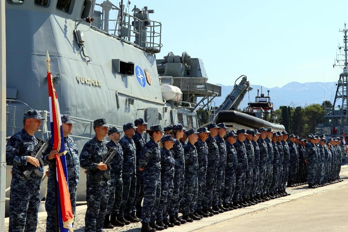 FOTOGALERIJA Iz Splita isplovili u operaciju NATO-a, pogledajte ispraćaj