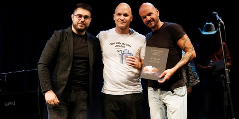 FOTOGALERIJA Akustični duo 2Ćelos iz Splita oduševio na festivalu Glas kantautora u Zadru