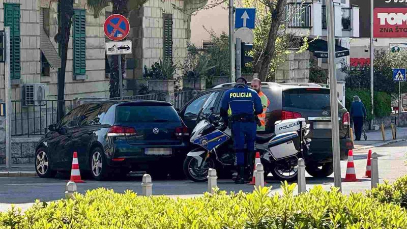 Prometna u centru Splita: Dva auta se sudarila u Kavanjinovoj