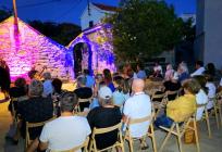 FOTOGALERIJA Koncert Nevena Hrustića oduševio publiku na povijesnom Brcu u Velom Drveniku