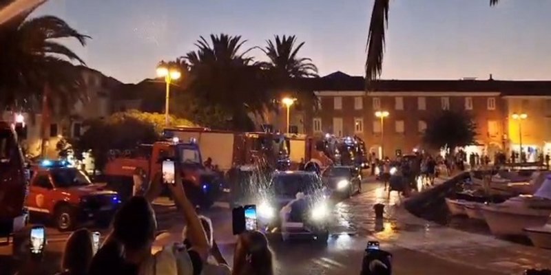 VELIKA FEŠTA U SUPETRU Vatrogasac Stjepan oženio svoju Lauru, kolege mu pripremile spektakl