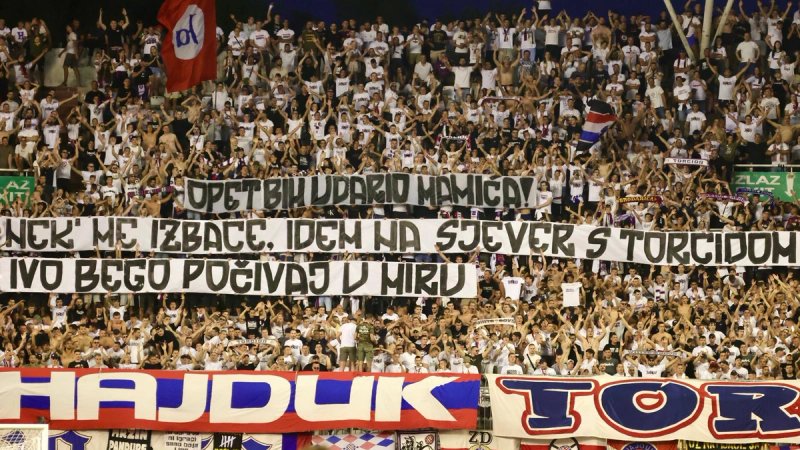 Torcida posvetila poruku Ivi Begi