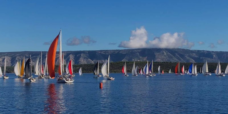 PAIŠKA REGATA Jedrilice kreću sa Sustipana prema Starom Gradu