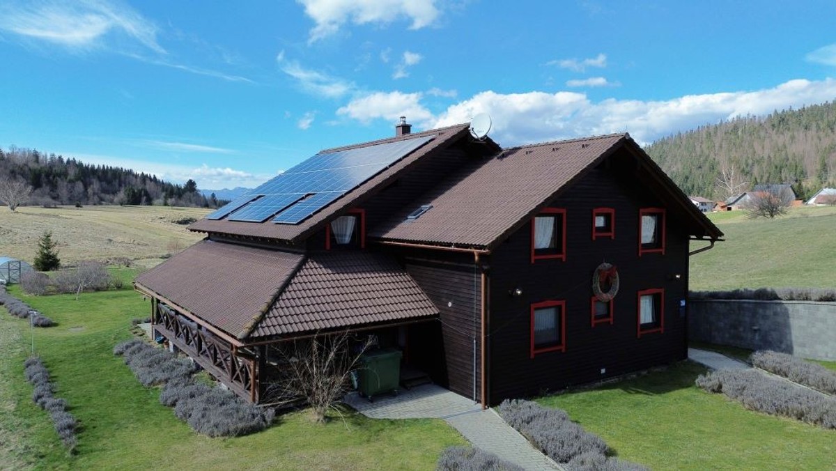 VRIJEME JE ZA UGRADNJU SOLARNIH PANELA 'Ljetos smo proizveli toliko struje da je HEP nama morao platiti'