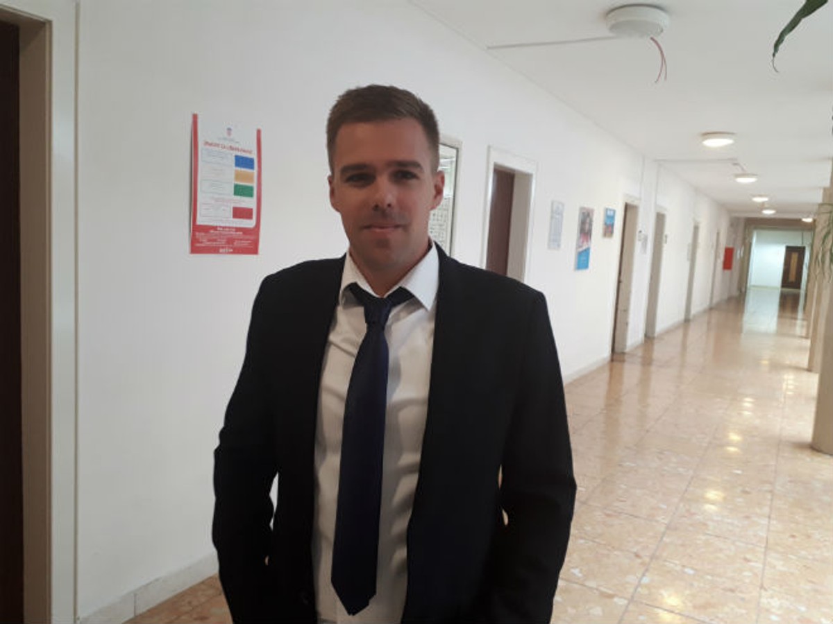 Sjednica trajala više od devet sati: Počela je pokušajem oporbe da smijeni Juru Šundova, a završila pljeskom većine nakon njegovog govora