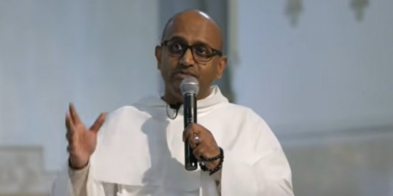 VIDEO Svećenik iz Singapura doživio mistično iskustvo u Međugorju i ostao u Hercegovini