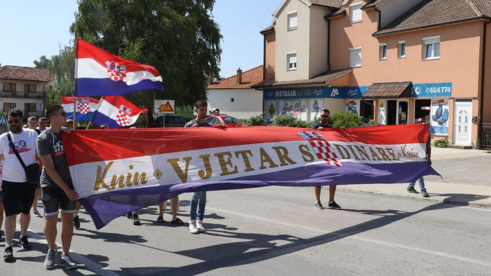 HOD ZA ŽIVOT I U KNINU 'Nećemo odustati u borbi za najnezaštićenije'