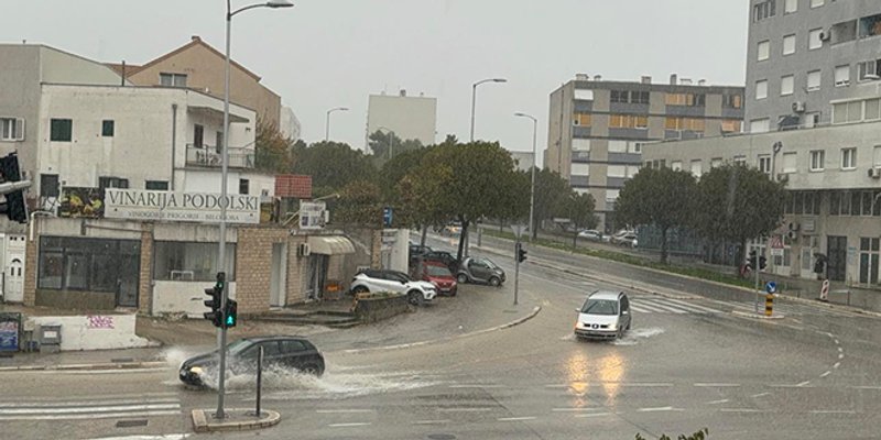 JEZERO NA CESTI Opet poplavljeno splitsko raskrižje