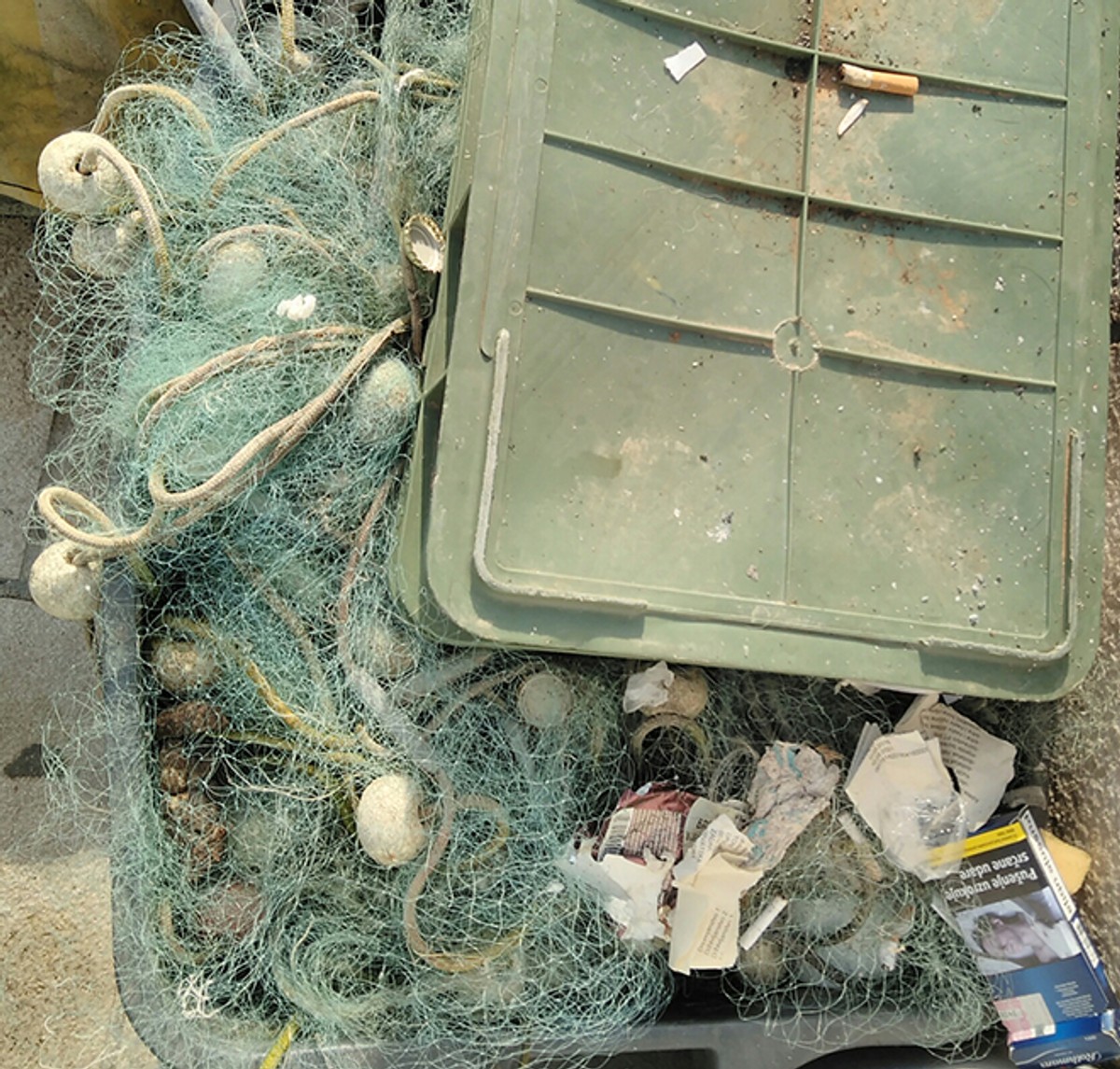 Pismo čitatelja: Kad već cilu noć piju i puše na Matejuški, neka i pokupe škovace iza sebe!