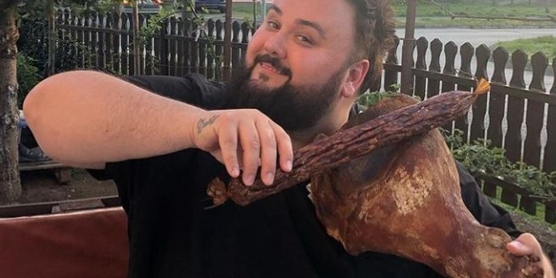 SPECIJALNA ČESTITKA Jacques zasvirao s pršutom i kobasicom