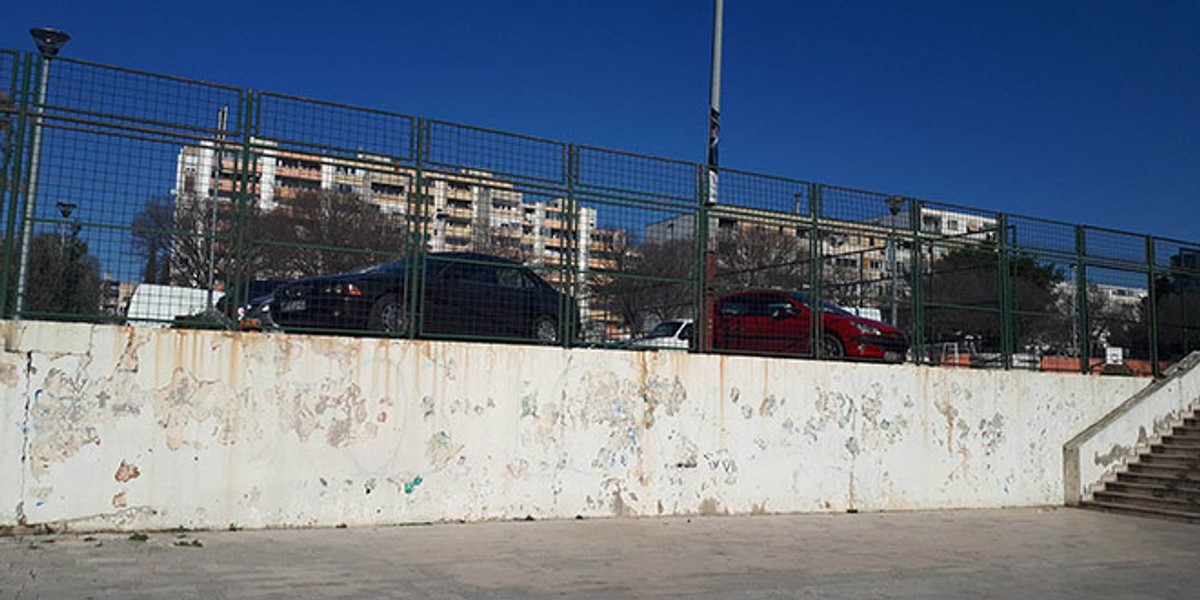 Srbijanski 'Kurir' objavio fotografiju grobarskog grafita usred Splita, pa se osramotio