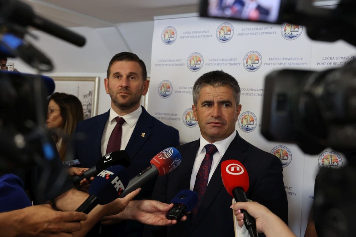 Novi ugovori u Lučkoj upravi | foto: Bogdan Klarić