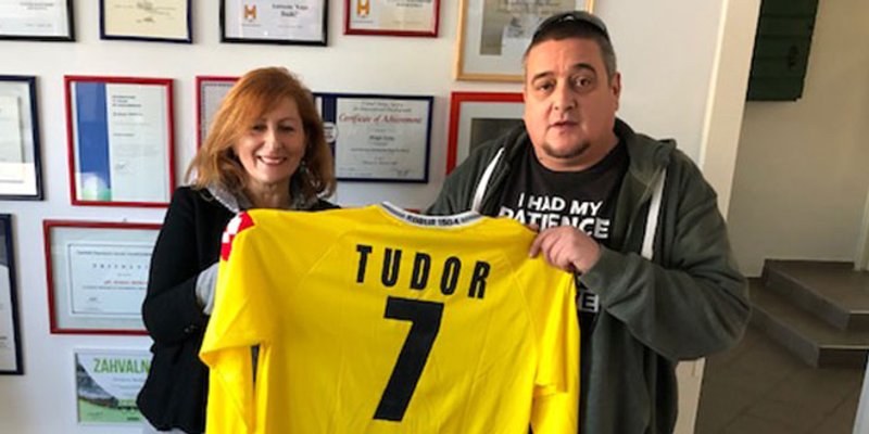 A DI SI TI: Igor Tudor donirao pedesetak vrijednih dresova, sav prikupljeni novac ide za prihvatilište za beskućnike 