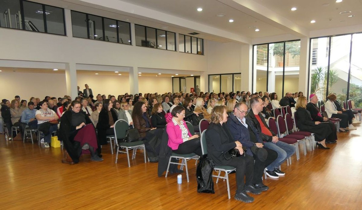 FOTOGALERIJA Održan stručni skup za vjeroučitelje na temu 'Rad s učenicima s posebnim odgojno-obrazovnim potrebama'