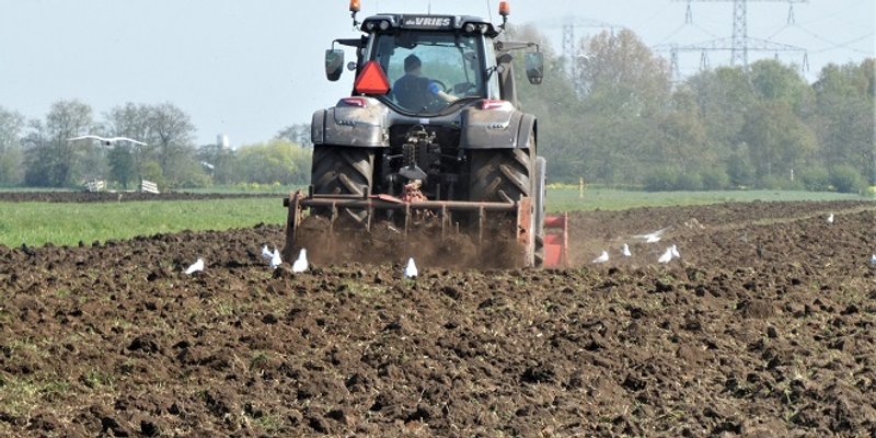 Šok u okolici Bjelovara: Otac godinama tjerao sina (13) da vozi traktor, auto pa čak i šleper